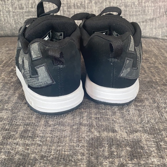 DC Shoes - Picture 4 of 4